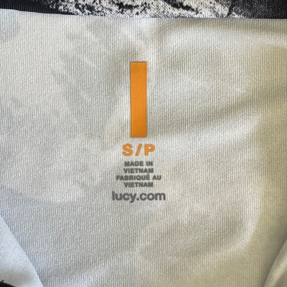 Lucy Stretch Activewear Jacket for Women. Black & White Floral Print. Size: S/P - Picture 7 of 7